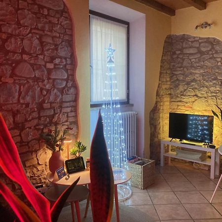 شقة Residenza Borgo 9 كولّيكْيو المظهر الخارجي الصورة