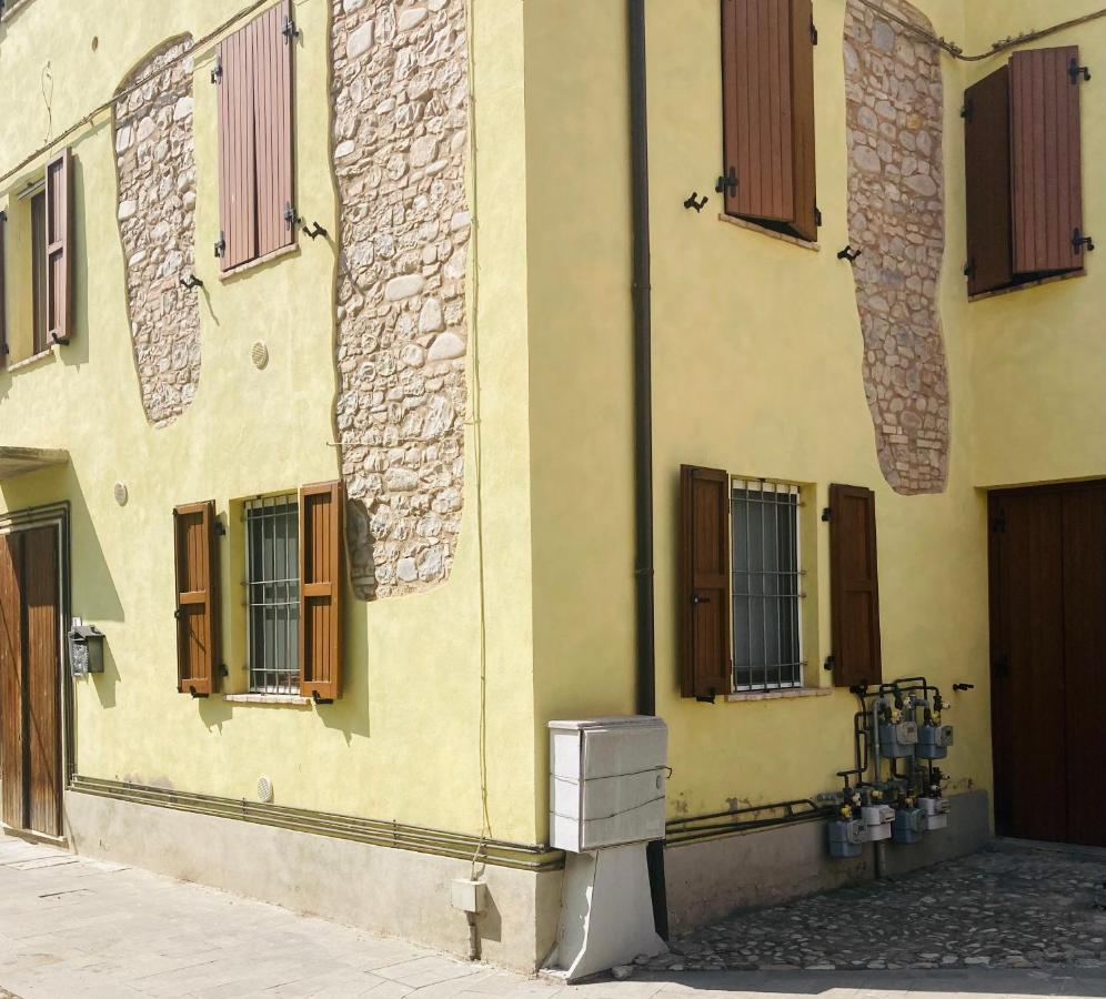 شقة Residenza Borgo 9 كولّيكْيو المظهر الخارجي الصورة