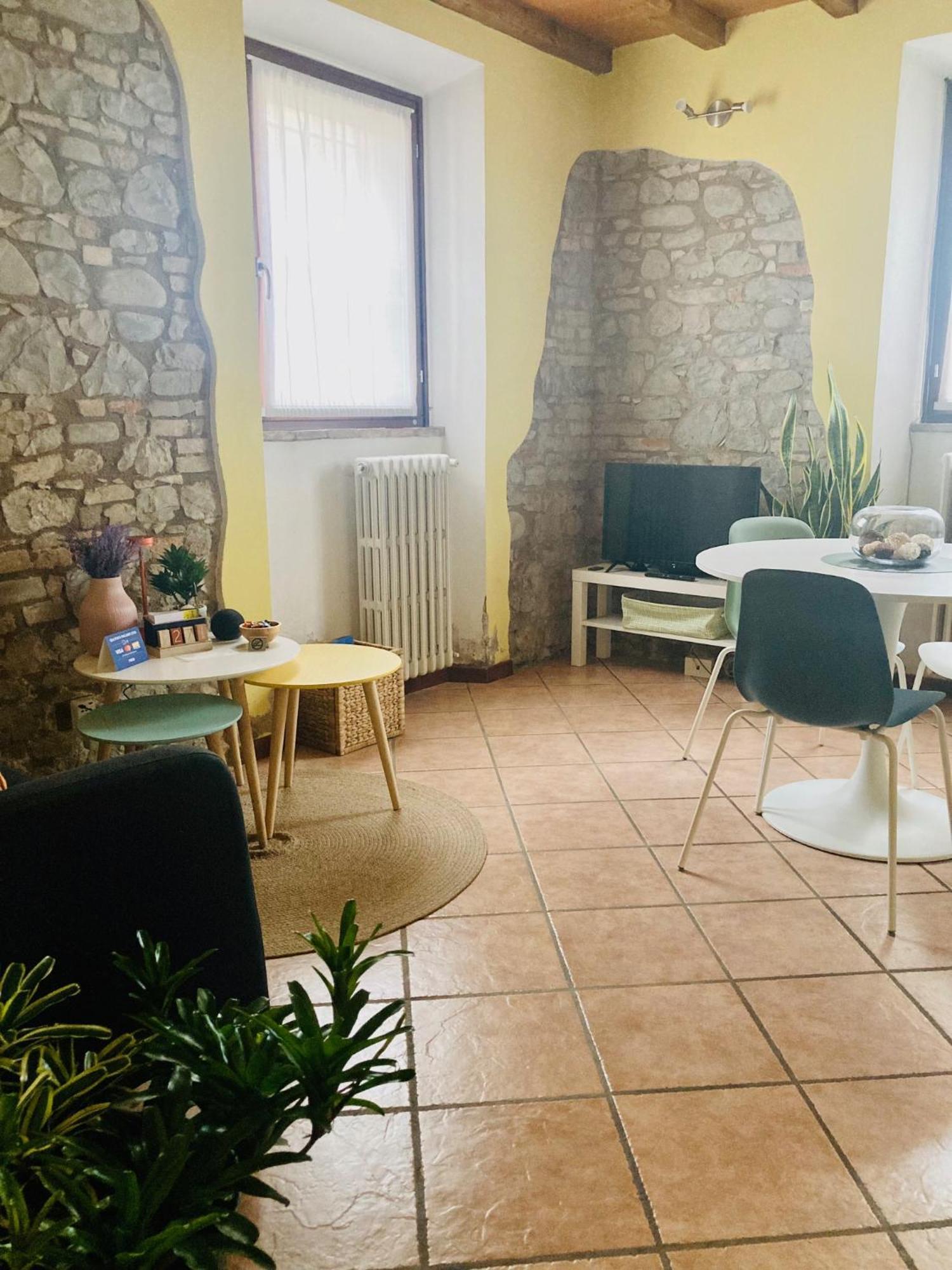 شقة Residenza Borgo 9 كولّيكْيو المظهر الخارجي الصورة