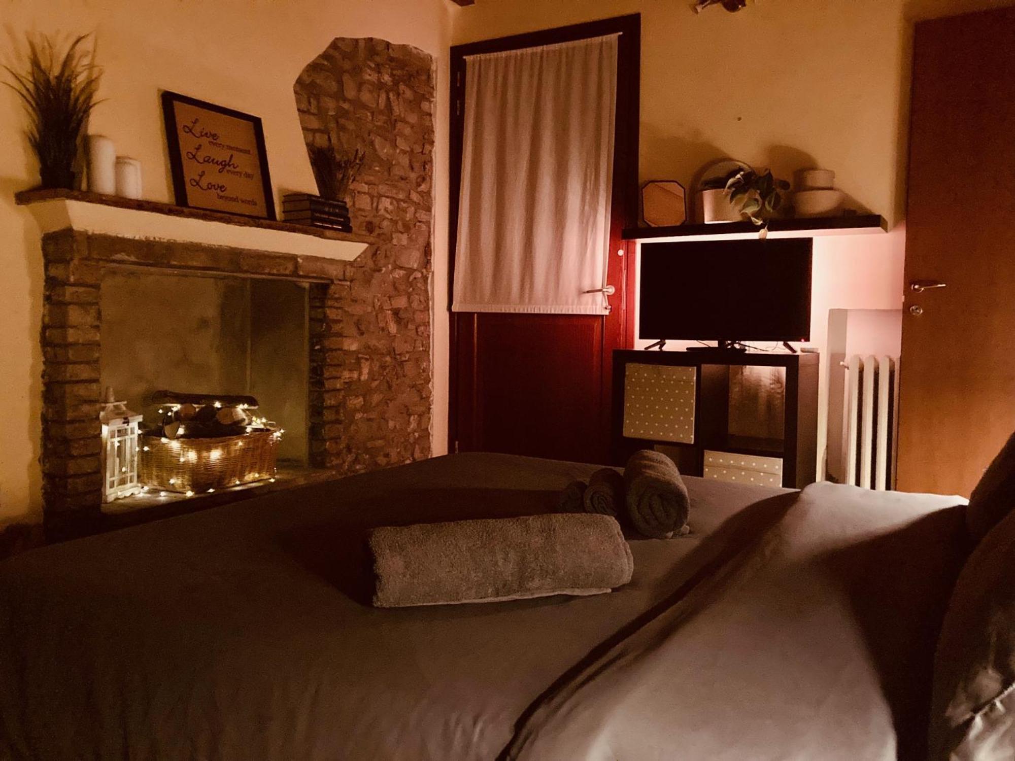 شقة Residenza Borgo 9 كولّيكْيو المظهر الخارجي الصورة